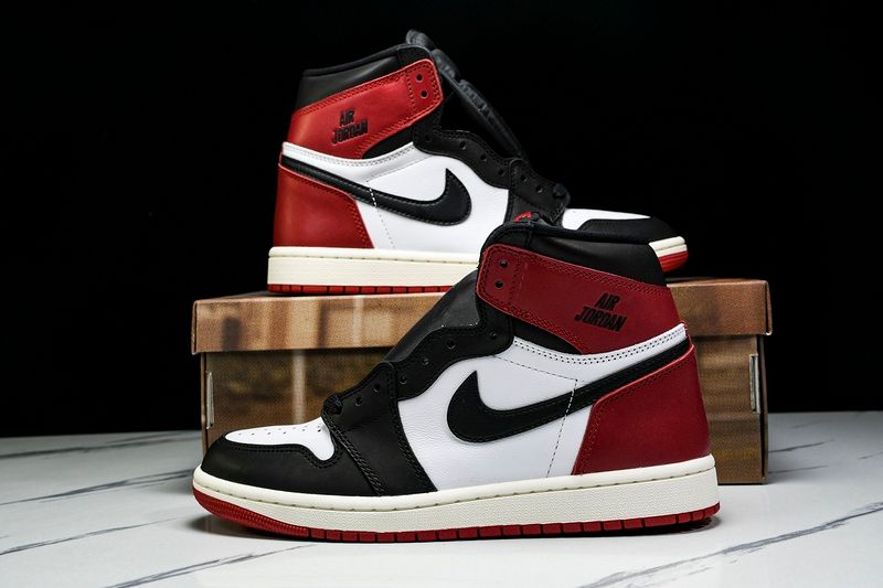 Air Jordan 1 Retro High Bred Toe