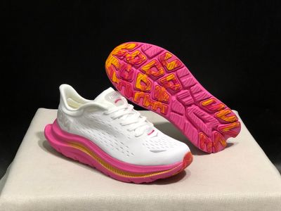 HOKA ONE ONE KAWANA