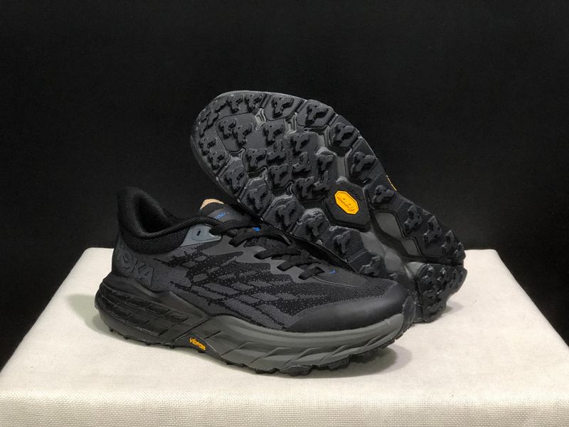 HOKA  Speedgoat 5