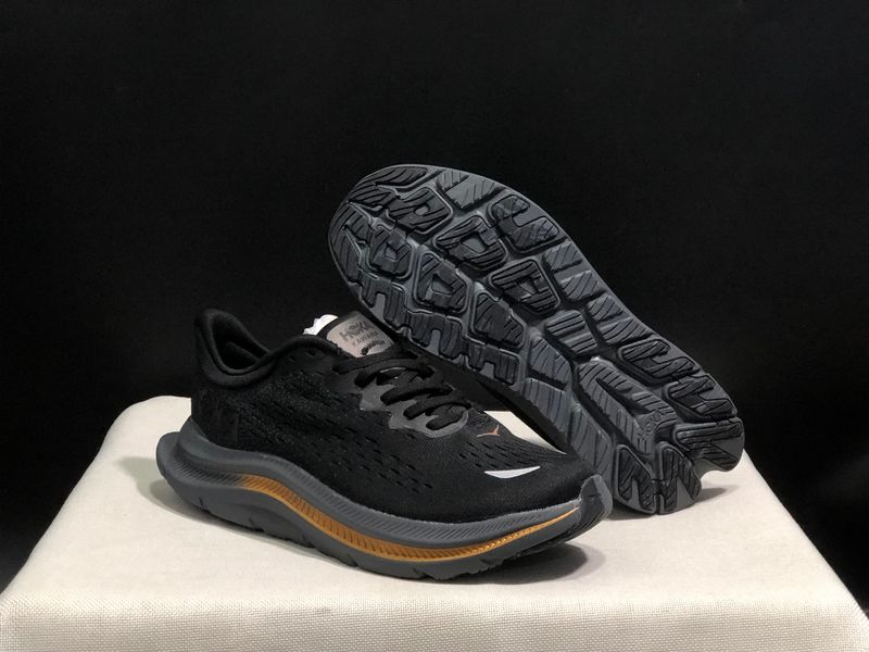 HOKA ONE ONE KAWANA