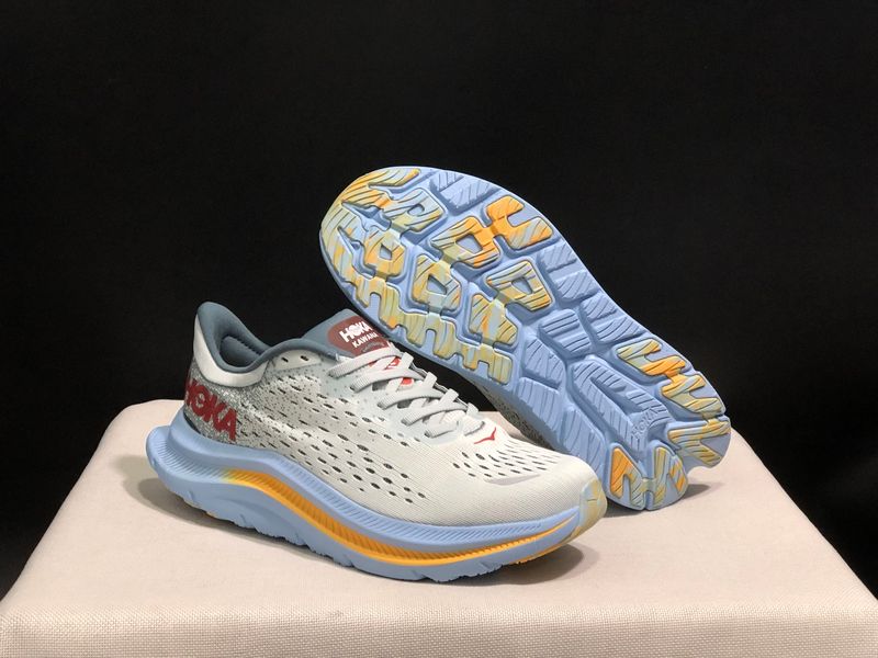 HOKA ONE ONE KAWANA