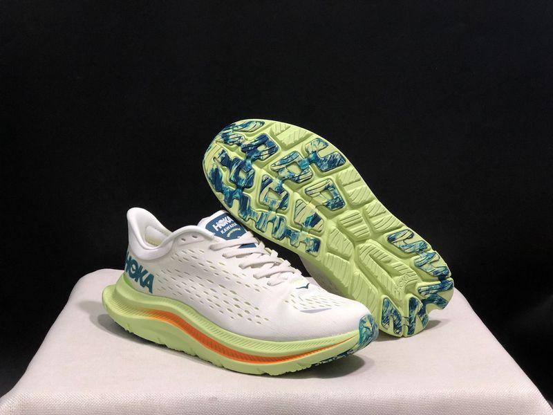 HOKA ONE ONE KAWANA