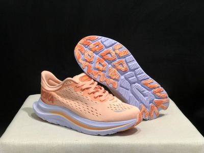 HOKA ONE ONE KAWANA