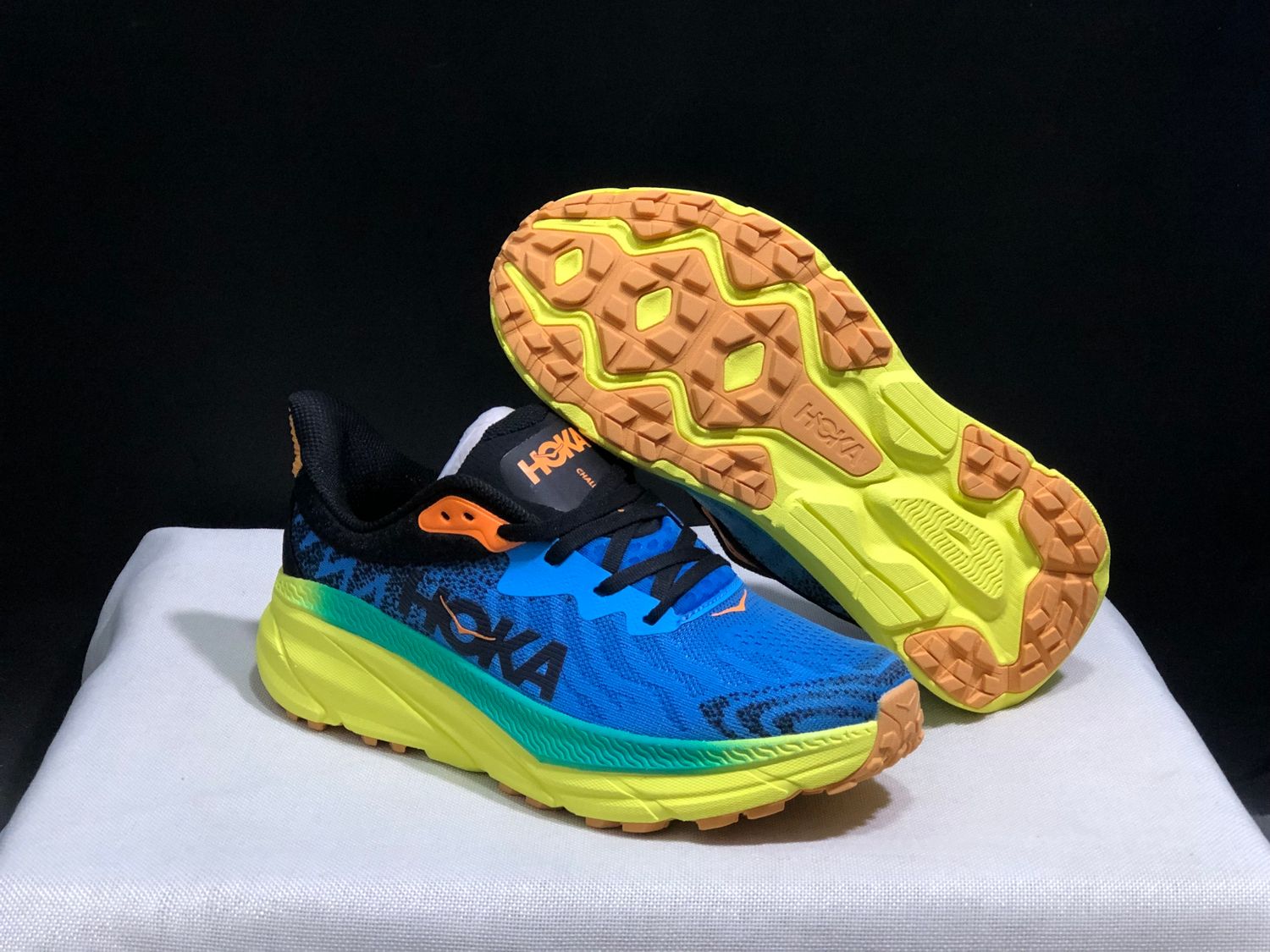 HOKA Challenger ATR 7