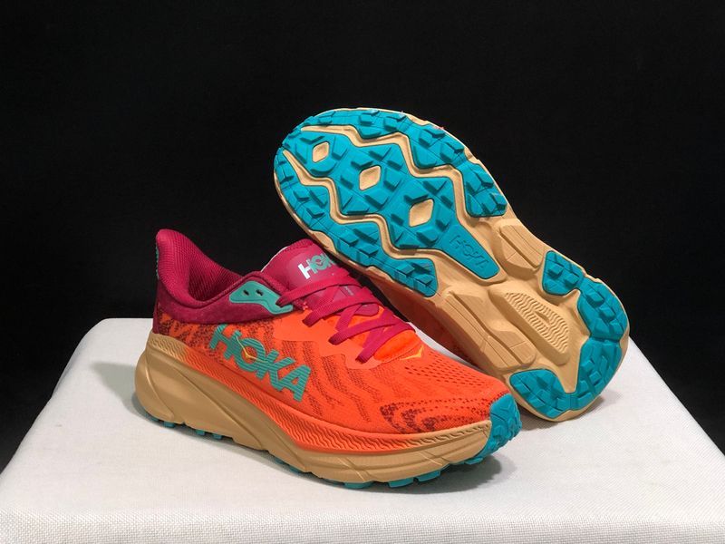 HOKA Challenger ATR 7