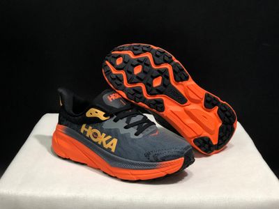 HOKA Challenger ATR 7