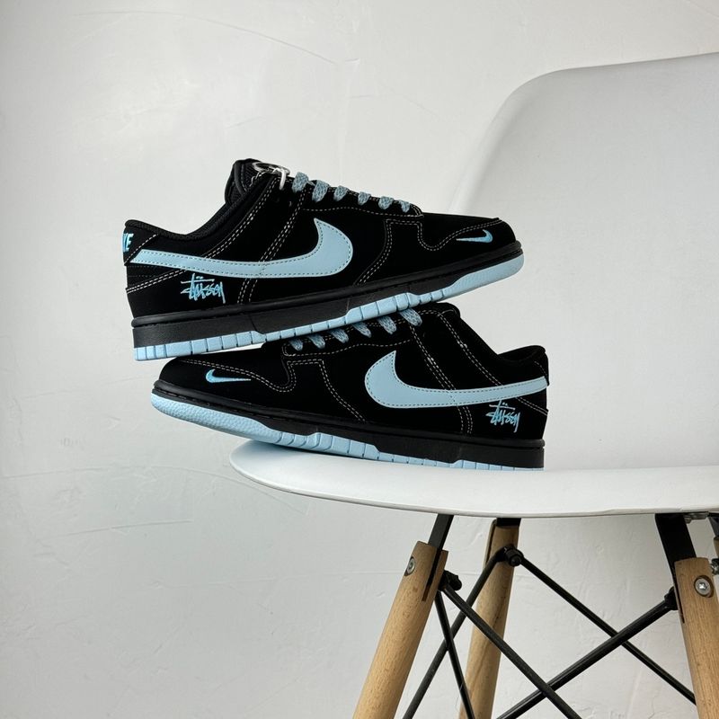 SB Dunk Low Stuss