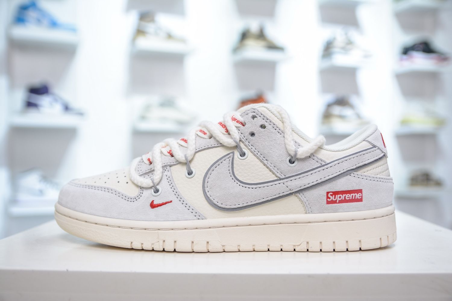 Nike SB Dunk Low x Supreme