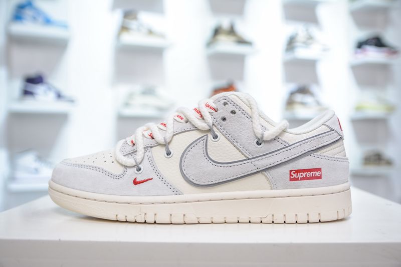 Nike SB Dunk Low x Supreme
