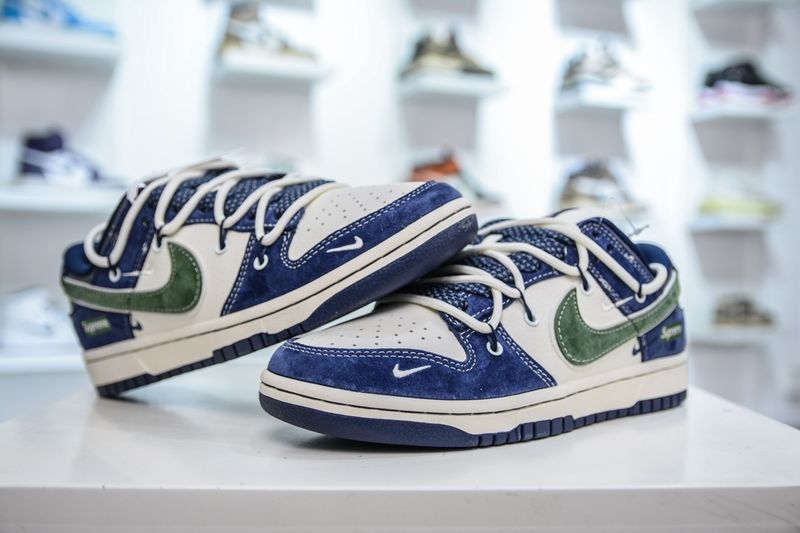 Nike SB Dunk Low x Supreme