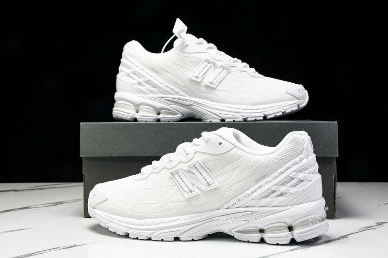 1906 TRIPLE WHITE