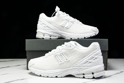 1906 TRIPLE WHITE