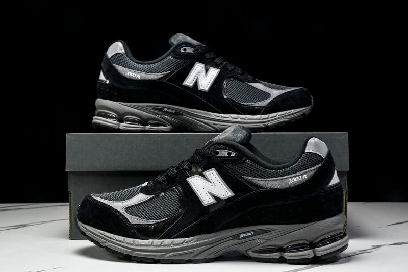 2002R BLACK/DARK GREY