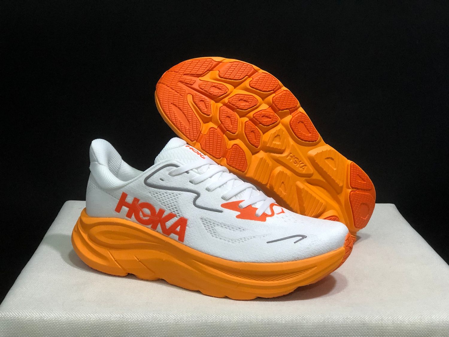 Hoka Clifton 10