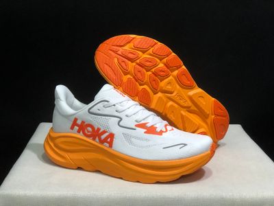 Hoka Clifton 10