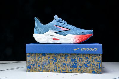 BROOKS HYPERION MAX 2