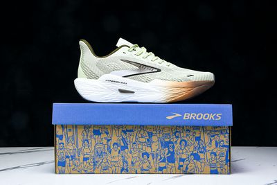 BROOKS HYPERION MAX 2
