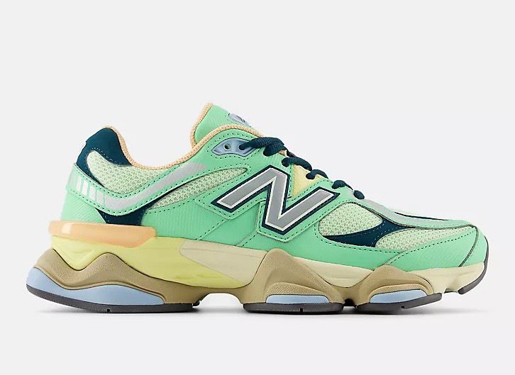 9060 Sweetgrass with deep ocean and silver metallic