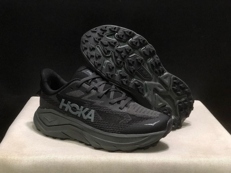 HOKA ONE ONE CHALLENGER 8