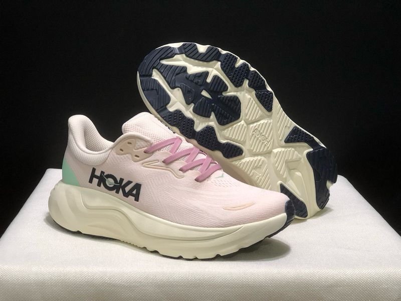 HOKA ONE ONE CHALLENGER 8