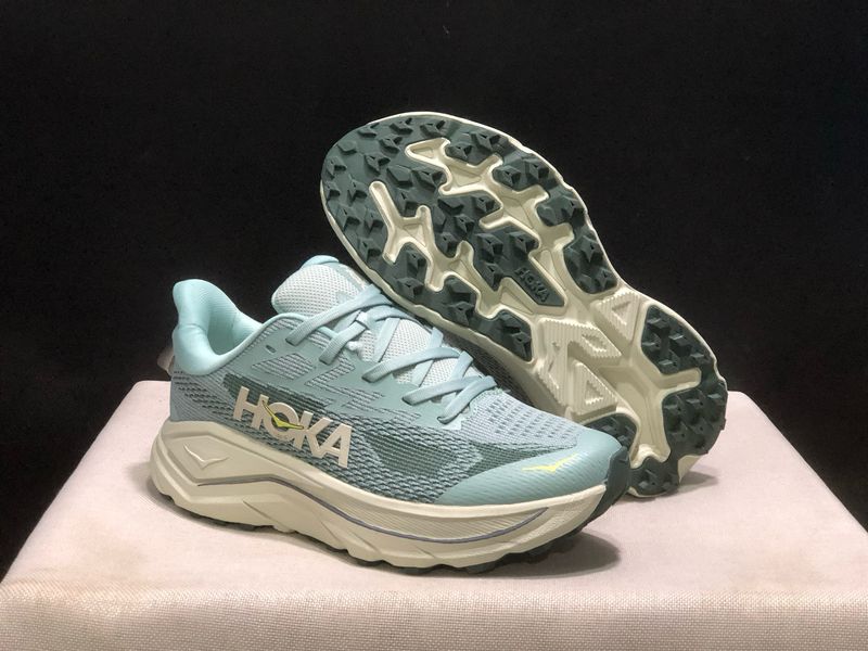 HOKA ONE ONE CHALLENGER 8
