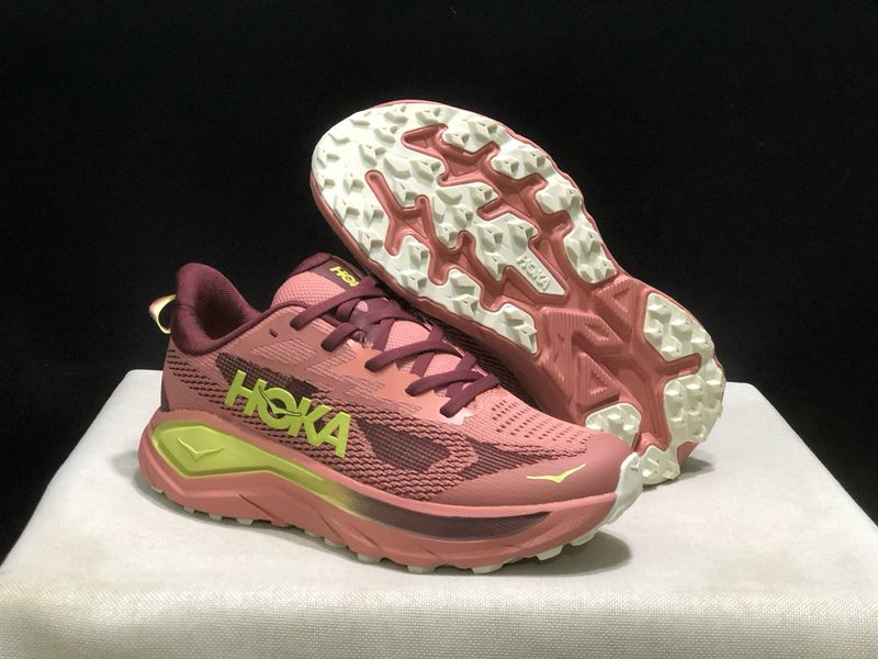 HOKA ONE ONE CHALLENGER 8