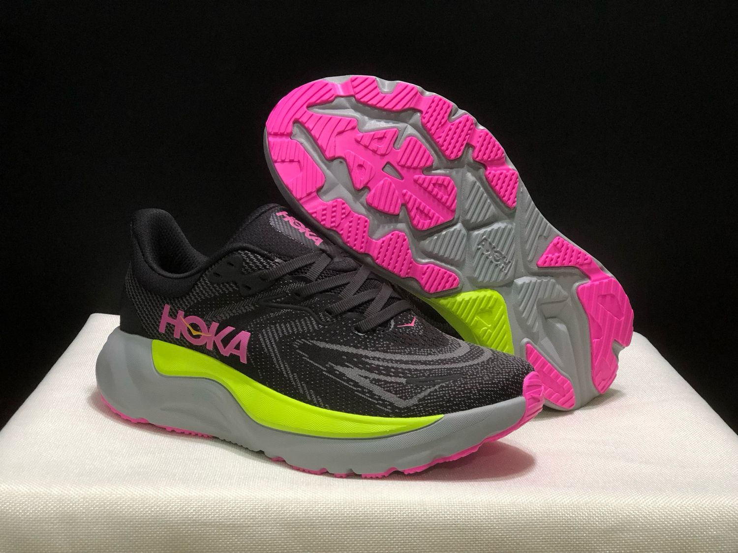 HOKA ONE ONE CHALLENGER 8