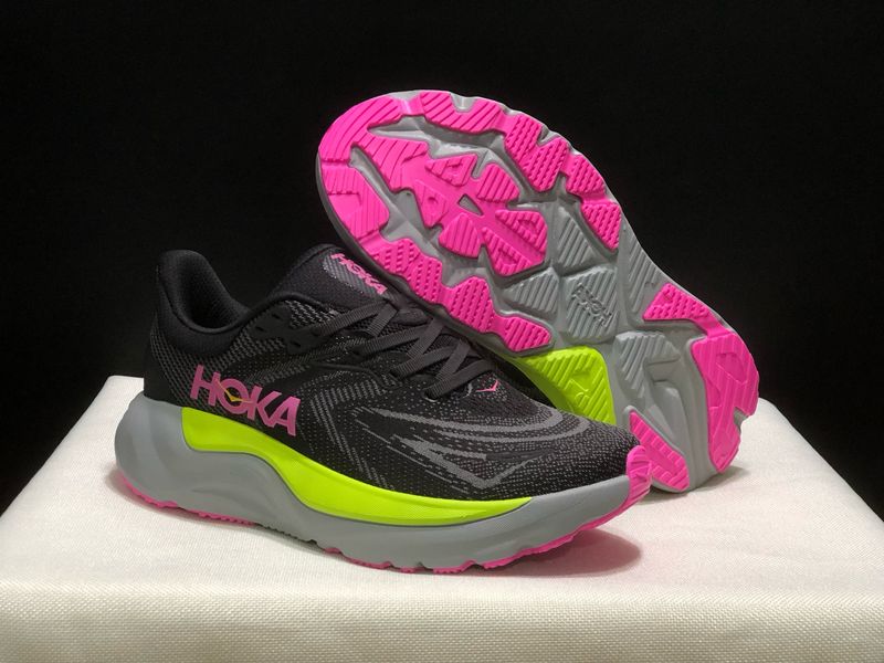 HOKA ONE ONE CHALLENGER 8