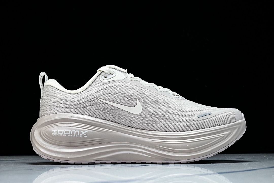 AIR ZOOM VOMERO PLUS 