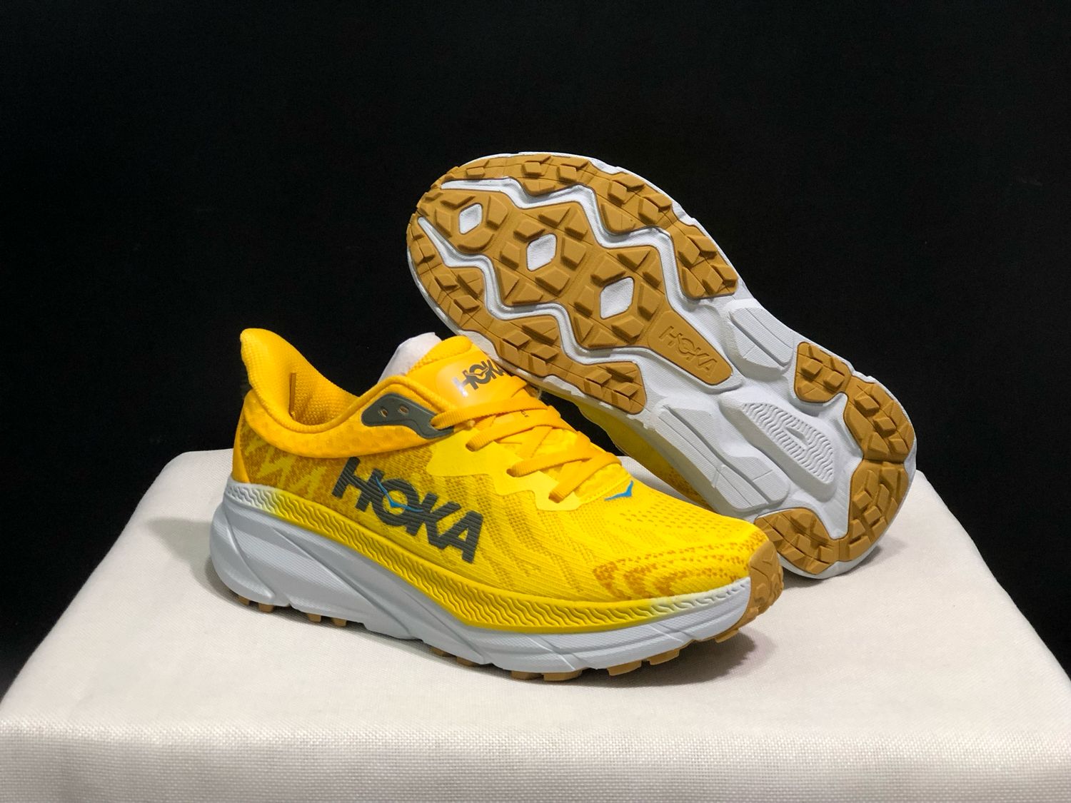 HOKA Challenger ATR 7