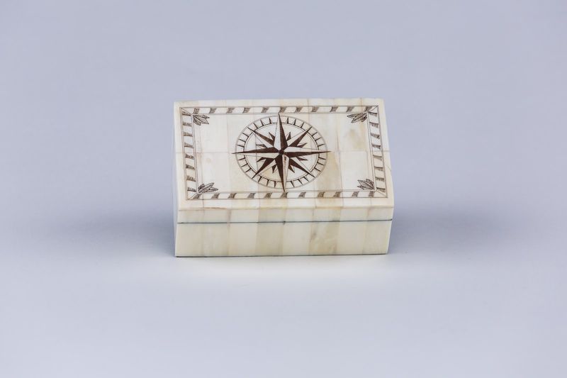 5&quot; Compass Rose with Border Bone Box