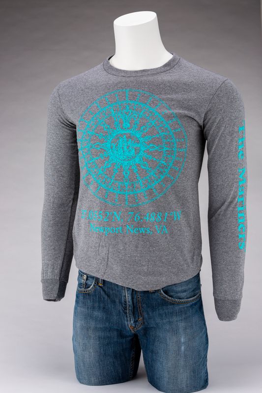 Compass Rose Long Sleeve Graphite, Size: Small