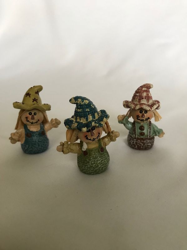 Friendly Little Scarecrow Figurine
