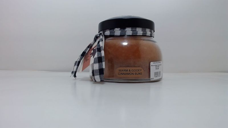 Warm &amp; Gooey Cinnamon Buns Candle 22oz