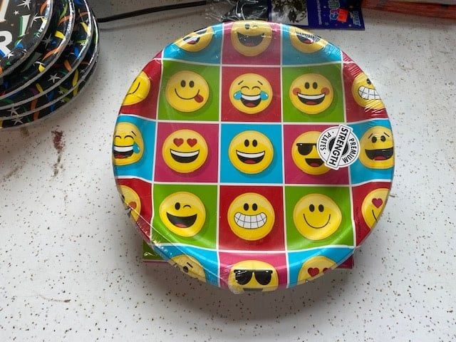 EMOJI PLATE
