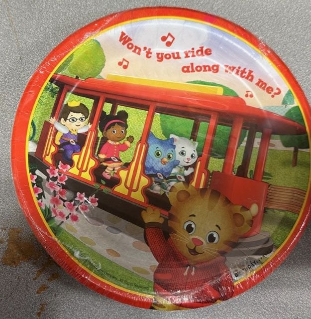 Daniel Tiger's Neighborhood Dessert 8ct Plate