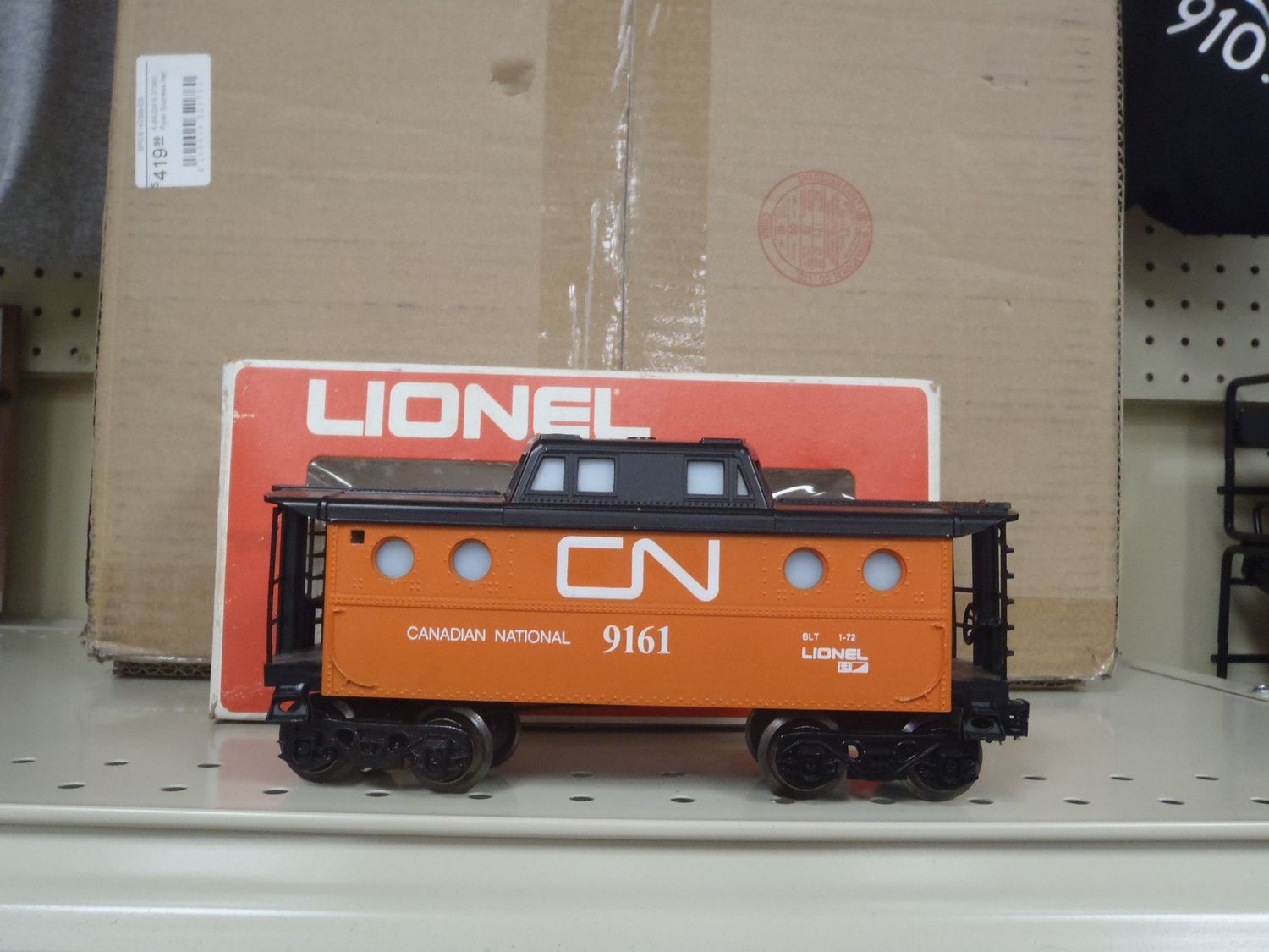 Lionel Candian National Lighted Caboose 6-9161