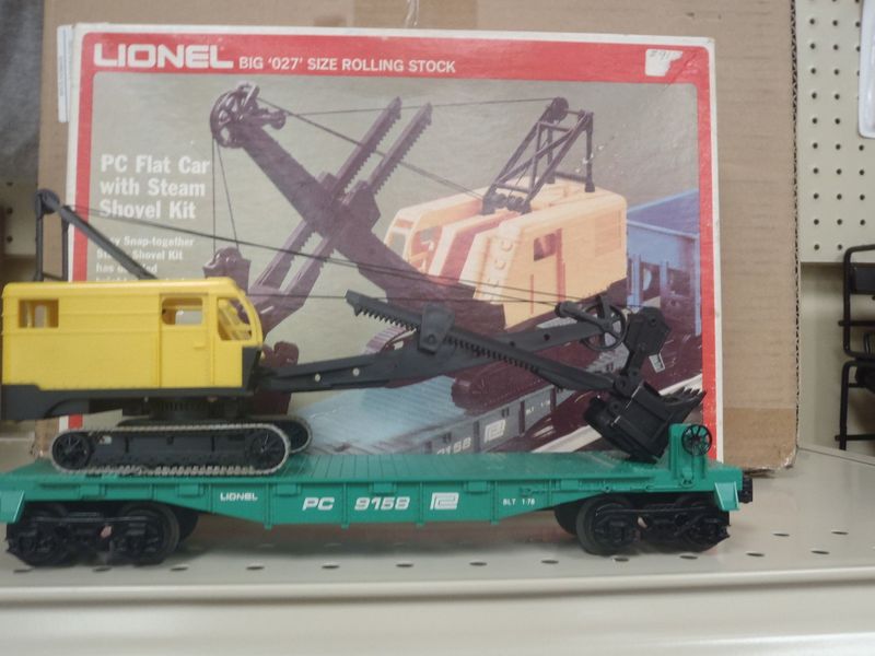 Pc Flat Car with Steam Shovel Kit 6-9158