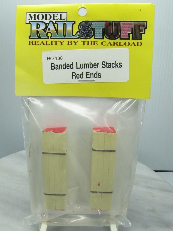 MODEL RAIL STUFF HO 1:87 TRAIN FIGURES 130 Banded Lumber Wood Stacks Red Ends