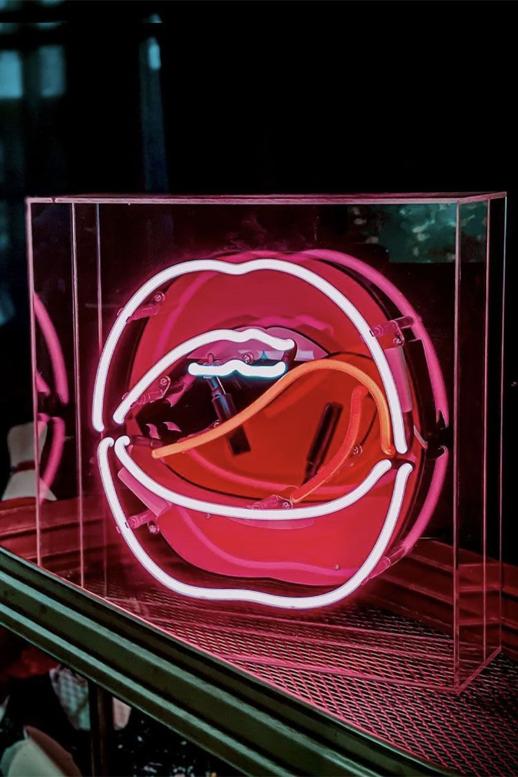 &#39;Mouth&#39; Acrylic Box Neon Light with Graphic