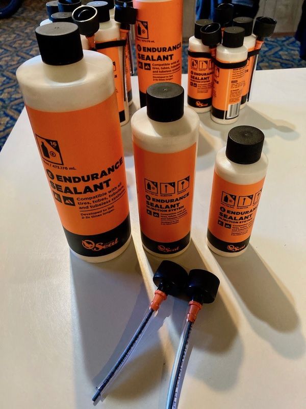 Orange Seal Endurance Tubeless Tire Sealant with Twist Lock Applicator - 4oz