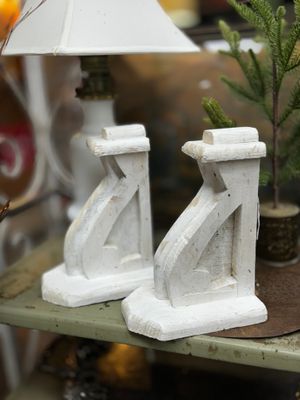 Small Corbel Pair
