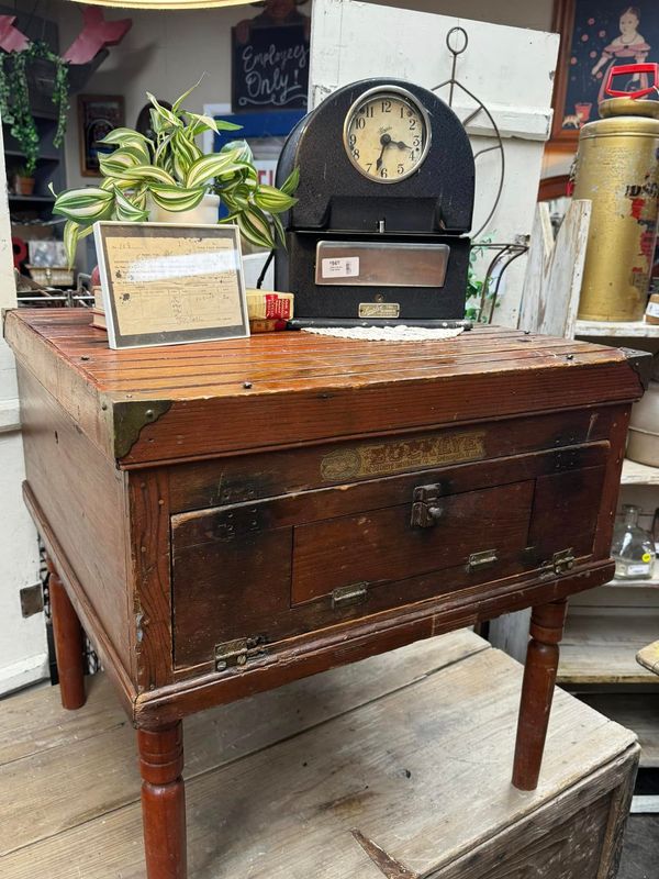 Vintage Buckeye Egg Incubator