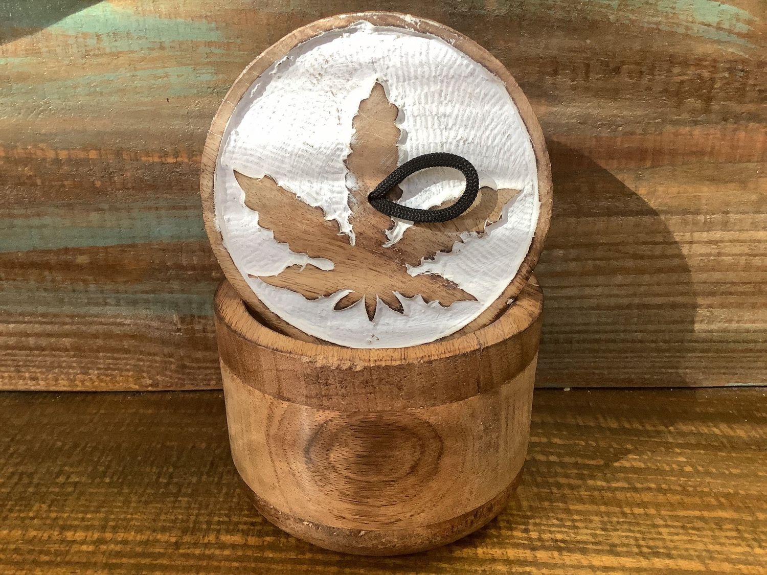 Petite Wood Bowl - Cannabis leaf