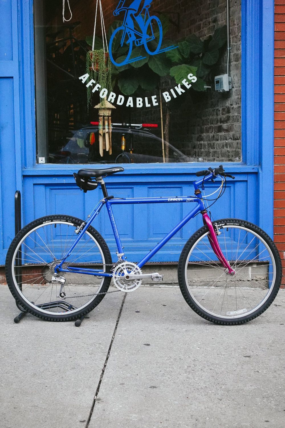 Jamis Dakota (Two Bikes Blue)