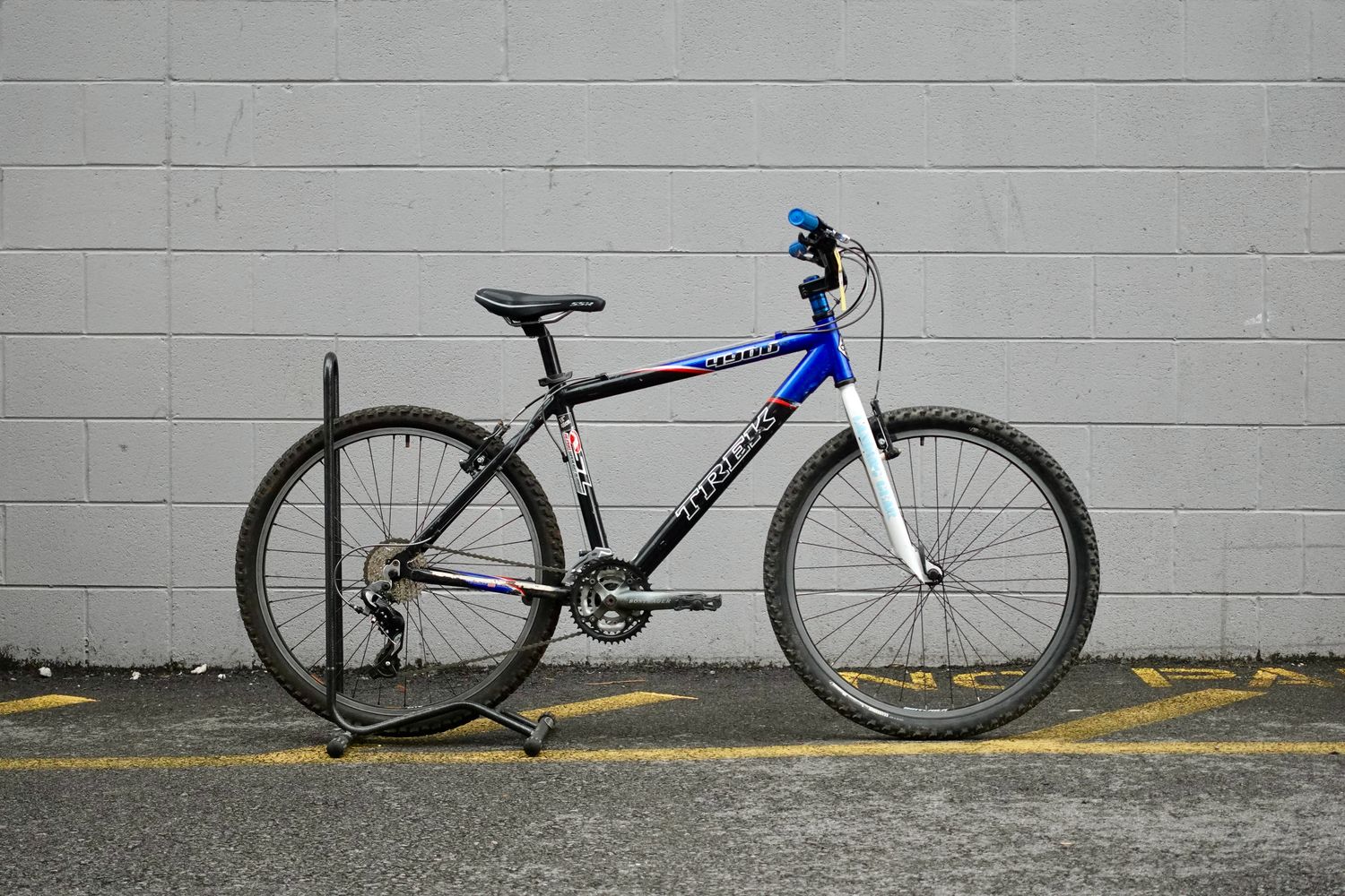 Trek 4900