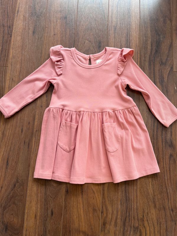 DRESS/POCKETS ON FRONT , Color: PEACH, Size: 2T