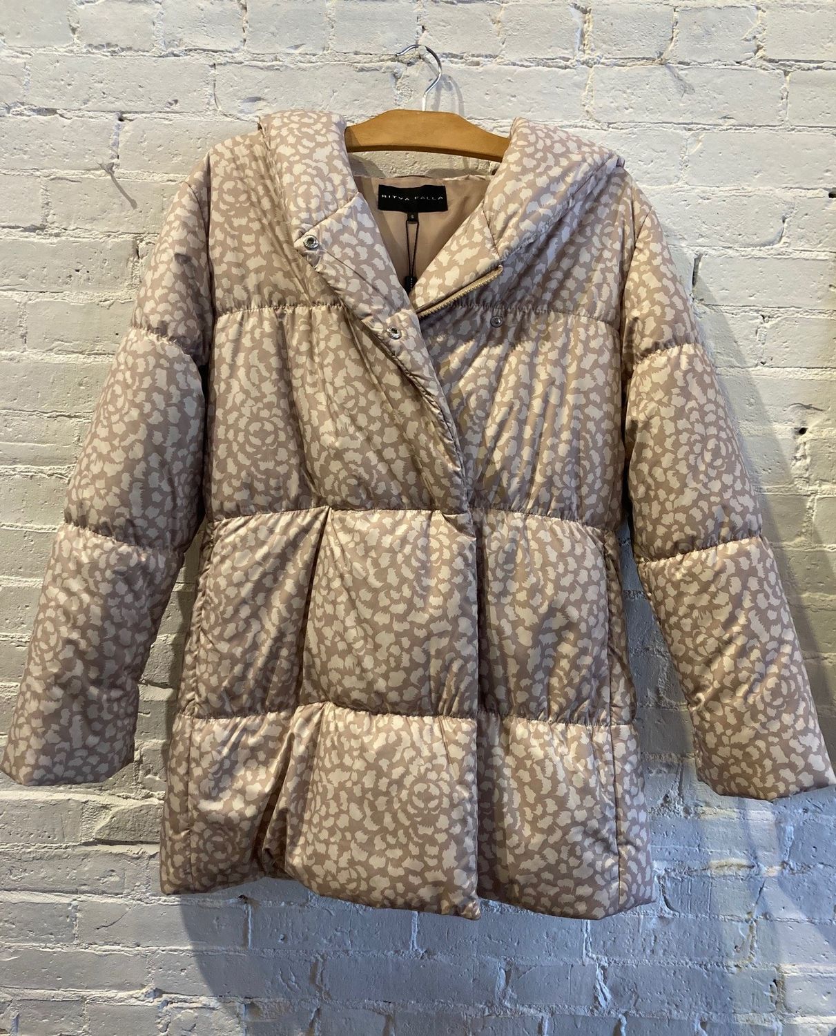 Ritva Falla: Beige Puffer Short 