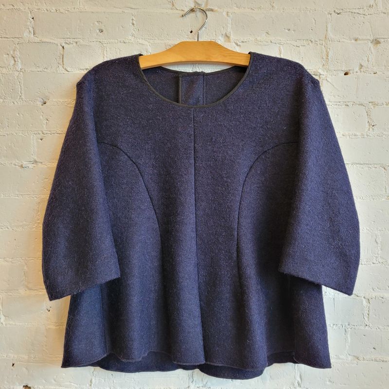 Hache: Brushed Wool Fitted Swing Top