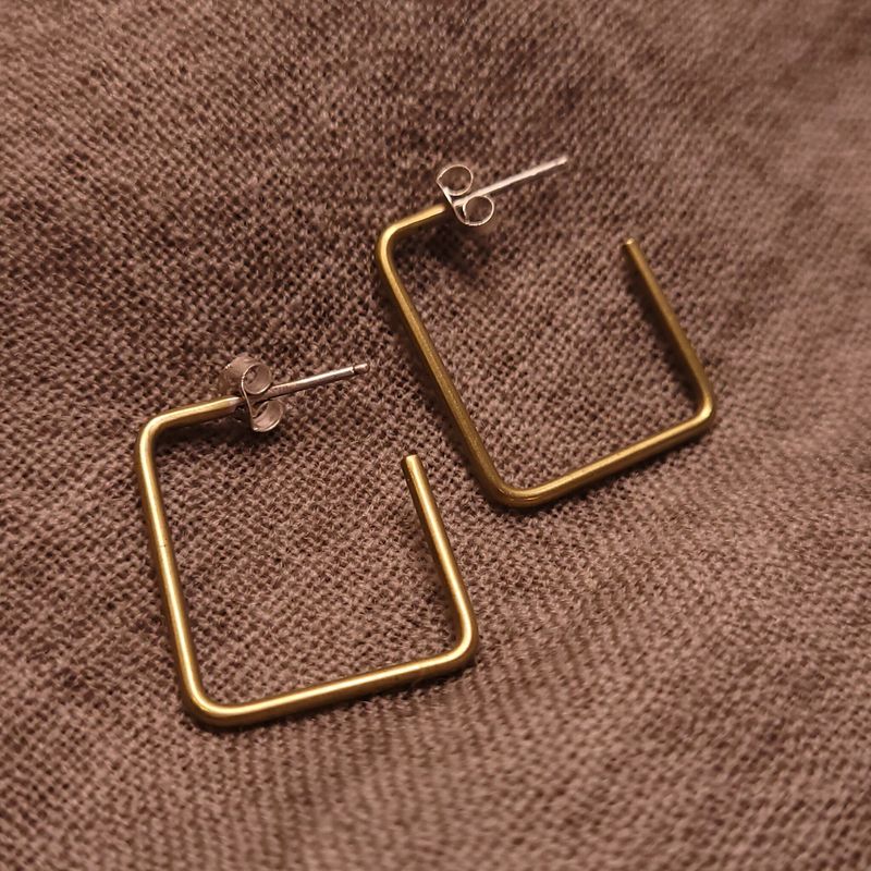 Natalie Joy: Simple Square Hoops |